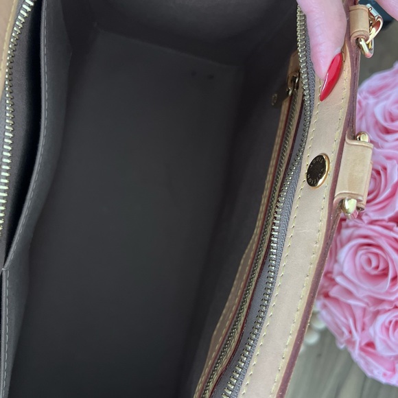 Stunning Louis Viutton Vernis Brea bag in Poudre - Picture 9 of 14